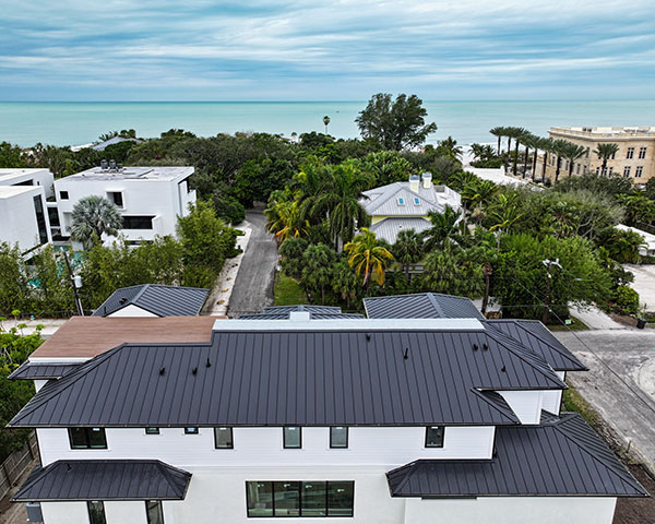 choosing the right metal roof panels for florida weather
